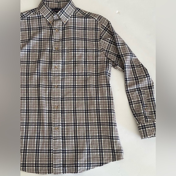 Roundtree and Yorke Men’s Plaid Checkered Flannel Button Down Shirt - Picture 2 of 5